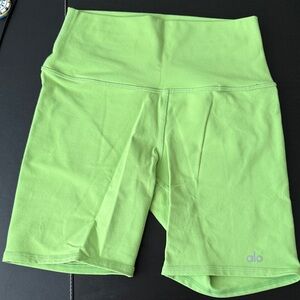 ALO Yoga high waist airbrush biker shorts lettuce size XS